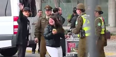 Video: Alexis Sanchez does incredibly kind gesture for Chile fan