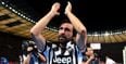 Andrea Pirlo shows why he’s a legend by applauding Barcelona victory