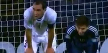 Vine: Lionel Messi and Diego Godin unintentionally reenact FIFA glitch mid-match