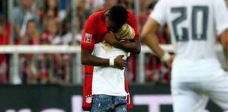 Vine: David Alaba’s reaction to a young pitch invader is sure to melt your heart