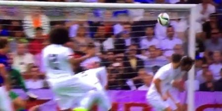 VIDEO: Child learns not to check phone when Marcelo is aiming a ball at your face