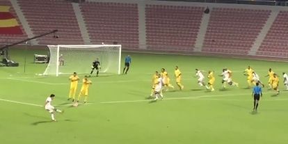 VINE: Xavi made his debut in the Qatari league in front of a pathetic crowd