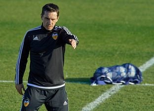 VIDEO: Thousands of Valencia fans greet Gary Neville at training session