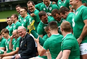 WATCH: Ireland’s players turned on Johnny Sexton pretty quick when he was late for their team photo