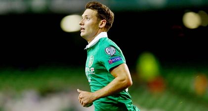 Pics: Wes Hoolahan stops in Dublin city centre to give money to a homeless man