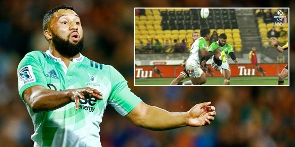 WATCH: Lima Sopoaga causes glorious chaos with rugby's first overhead kick