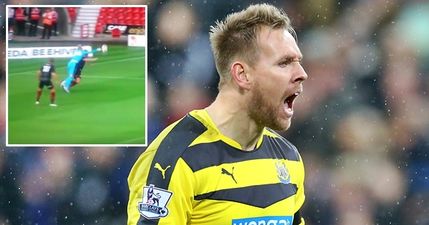 WATCH: Rob Elliot’s spot as Newcastle No.1 looks safe if this howler is anything to go by