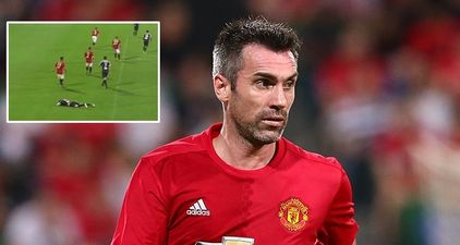 Keith Gillespie lands elbow on opponent in Manchester United charity game