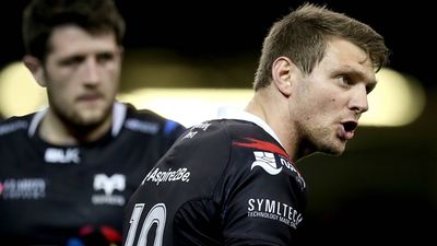 Why the hell was a clearly rattled Dan Biggar allowed to do this worrying interview?