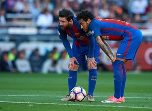 Neymar plea for Messi to extend contract a worrying sign for Barcelona