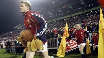 Brian O’Driscoll shares stirring words of encouragement with his fellow Lions captain Peter O’Mahony