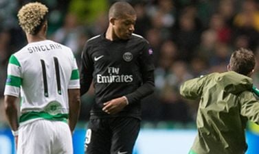 Celtic fan runs on the pitch and tries to kick Kylian Mbappe