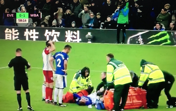 Concern for Everton and Ireland midfielder James McCarthy after suffering suspected double leg break