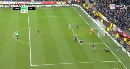 How on Earth did Raheem Sterling miss this absolute sitter?