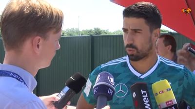 Sami Khedira keeps his composure after deliberately provocative question from Swedish journalist