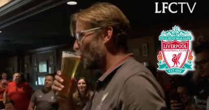 Jurgen Klopp crashes pub and sings the best Liverpool fan song