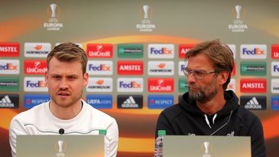 Jurgen Klopp gets in needless remark about Simon Mignolet’s wages