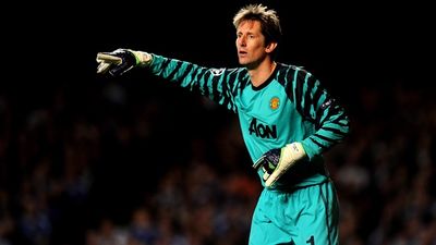 Edwin van der Sar rubbishes rumours of Manchester United return