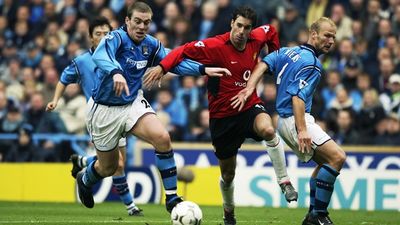 How Alex Ferguson reacted when Ruud van Nistelrooy swapped shirts with a Man City player