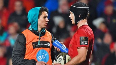 Tyler Bleyendaal tipped for Munster 10 jersey as Joey Carbery struggling