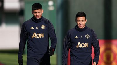 Manchester United players avoid Marcos Rojo in training, says Luke Shaw