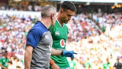 Worrying scenes at Twickenham as Conor Murray cops Jonny May elbow