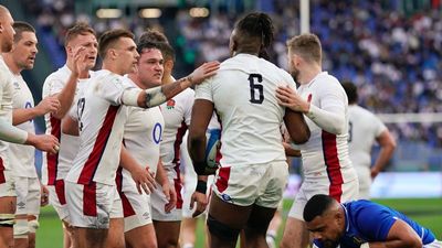 England get their chariot back on the road, with Roman stroll