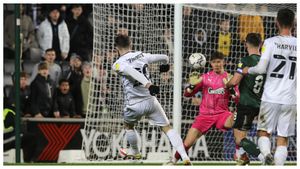 Troy Parrott mk dons