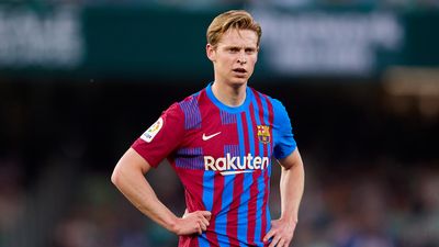 Barcelona president deals Man United huge blow in Frenkie de Jong chase