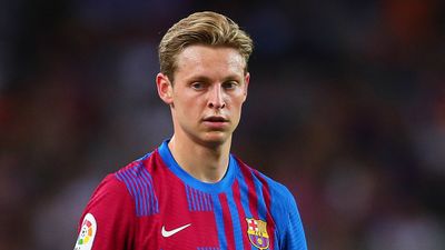 Man United target Frenkie de Jong ‘disgusted’ with Barcelona after Xavi phone call