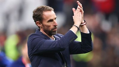 Jamie Carragher highlights Gareth Southgate flaw as Gary Neville turns on referee