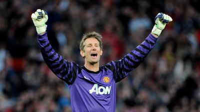 Edwin van der Sar: Former goalkeeper stable but condition remains ‘concerning’