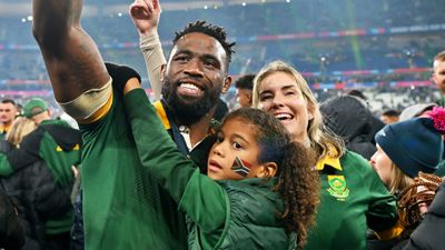 “I wouldn’t be here if it wasn’t for that” – Siya Kolisi makes incredible speech after World Cup triumph